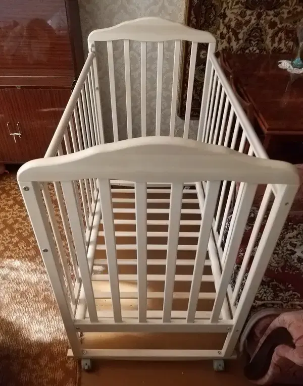 Кроватка качалка детская Берёзка из массива берёзы