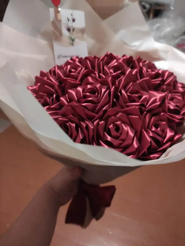 Букет из атласных роз