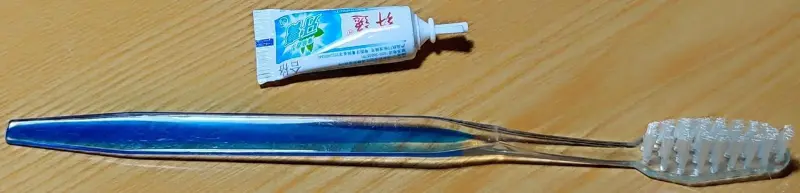 Одноразовый дорожный набор (щётка+паста)