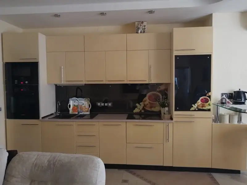 Кухонные фасады ЛДСП бежевые глянцевые.