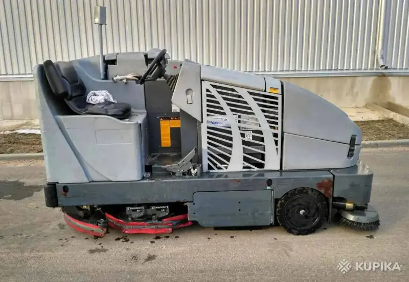 Поломоечная подметальная машина Nilfisk CR 1200 — промышленная уборочная техника